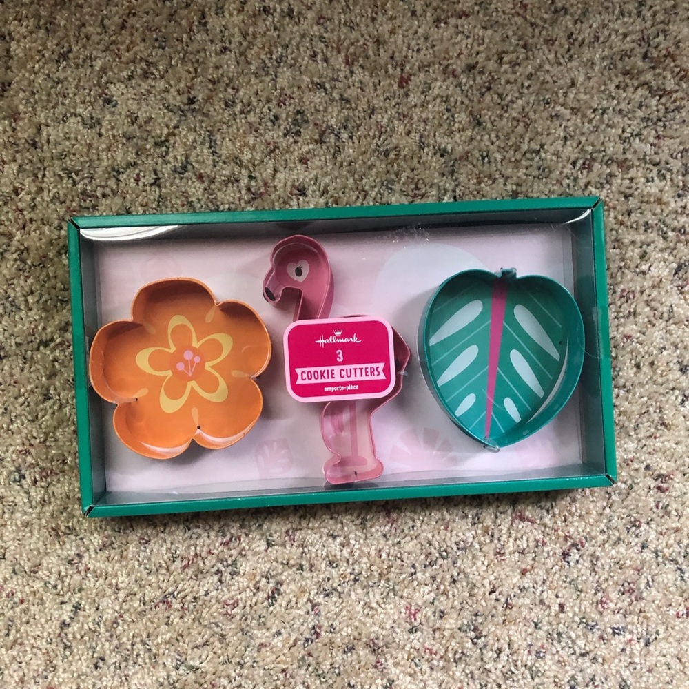 *3/$15* New in box Hallmark luau cookie cutters